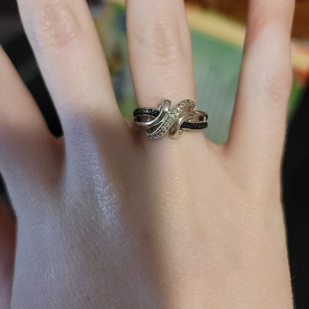 Ring - Picture 2 of 5